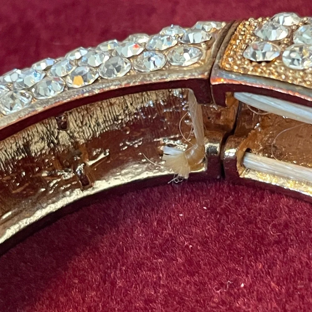 ☀️SALE☀️VGC Vintage Bracelet & Earrings Set Rhinestones Gold Tone. Glamorous ✨ - Picture 11 of 11